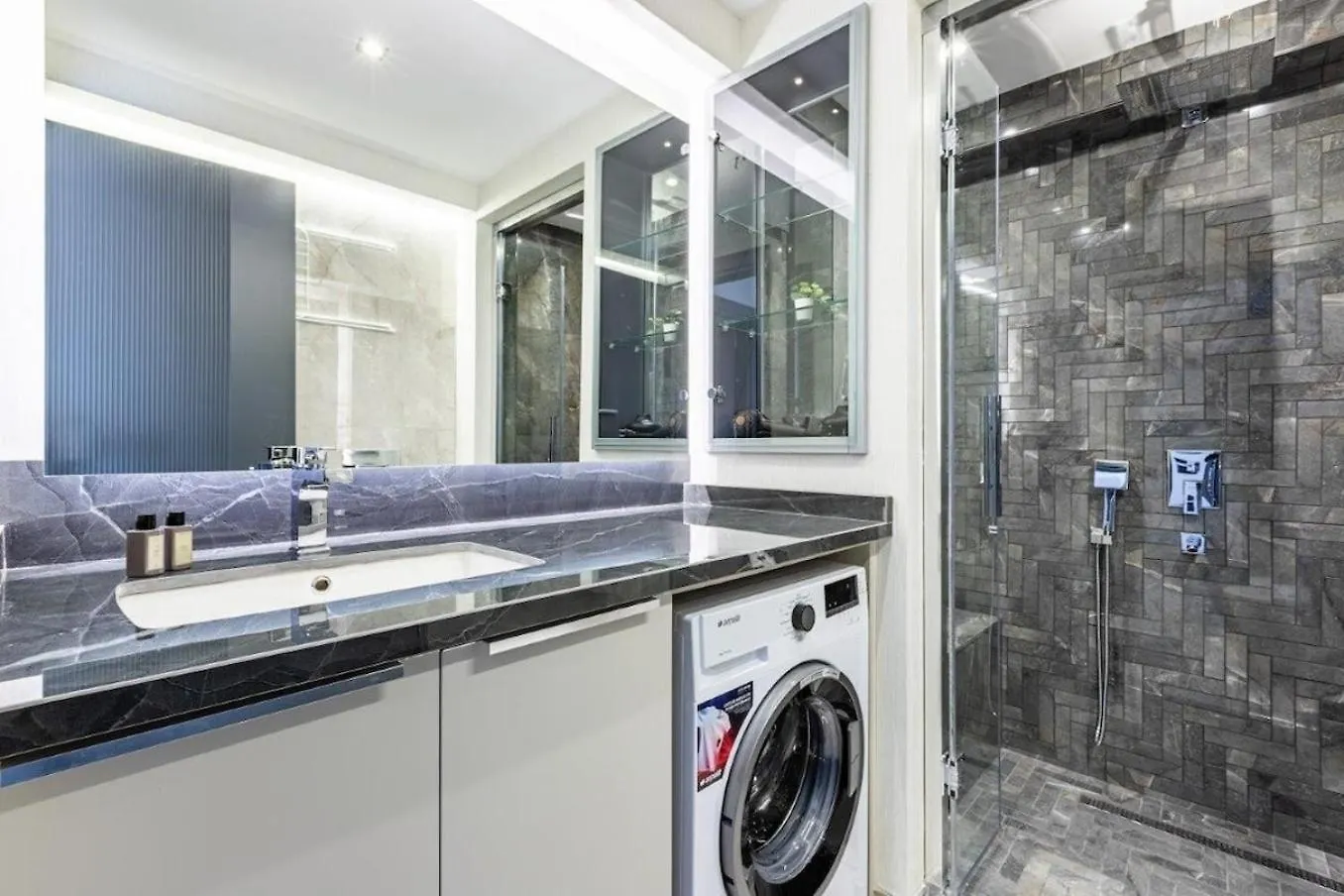Apartment Charming Bright New 2Bd1Bath Home Wparking!#339 Istanbul Turkey